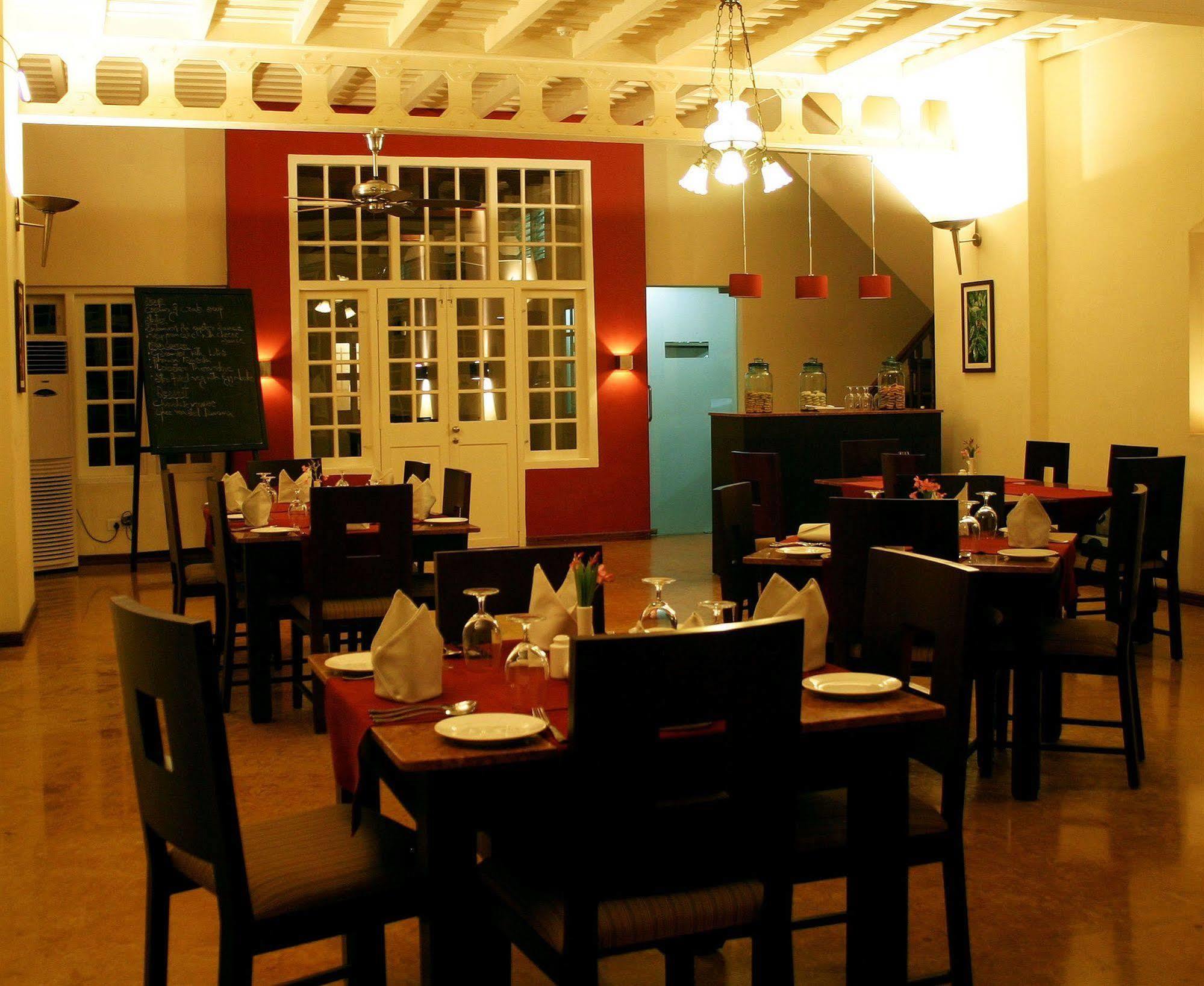 ที บังกะโล Kochi ร้านอาหาร รูปภาพ